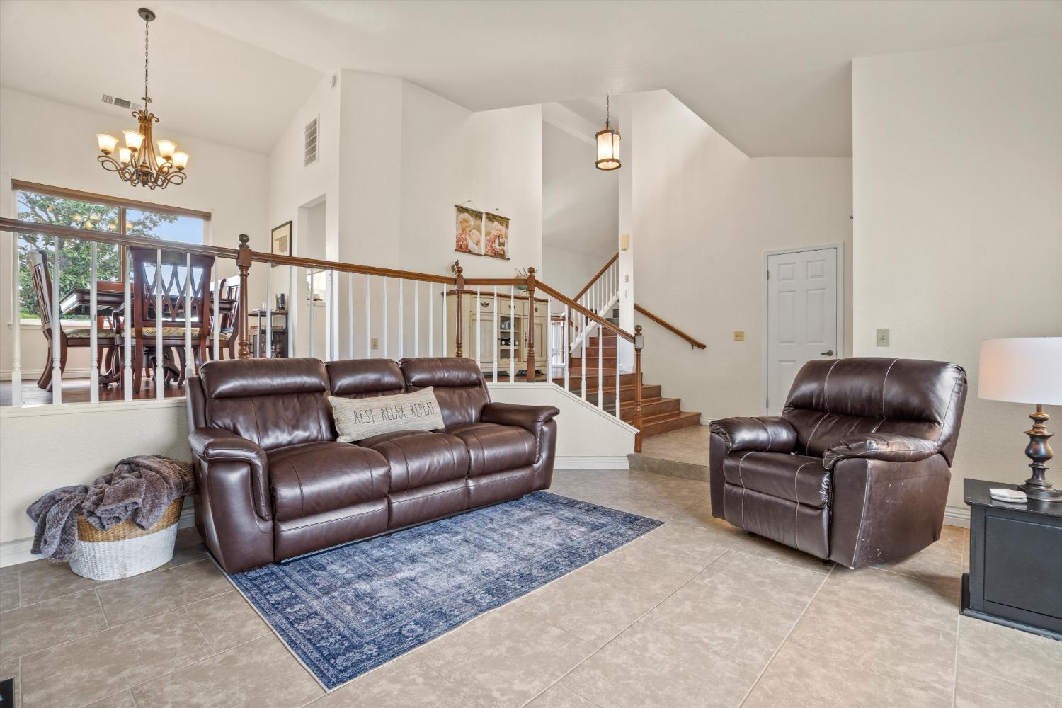 4005 Santa Maria Place