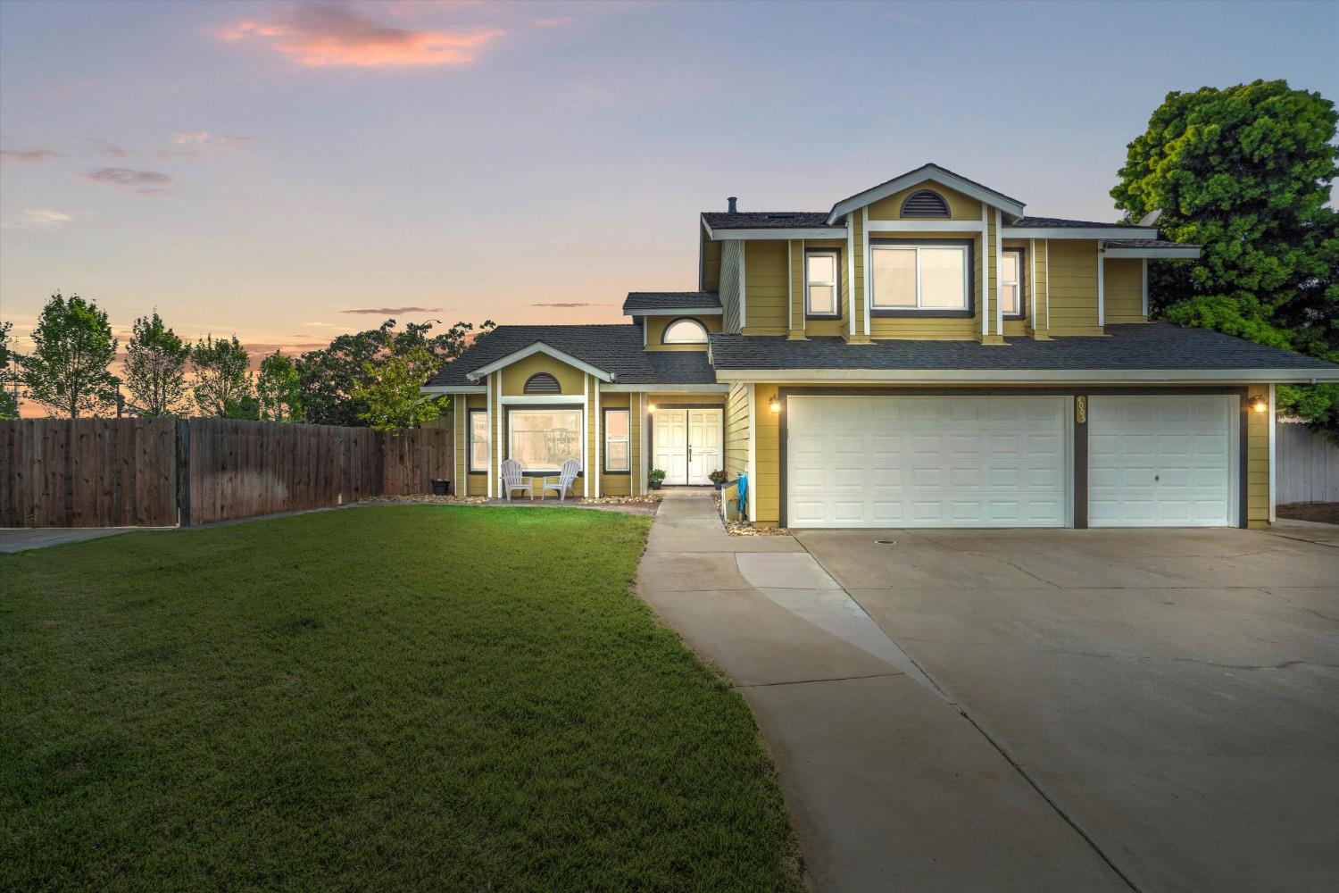 4005 Santa Maria Place