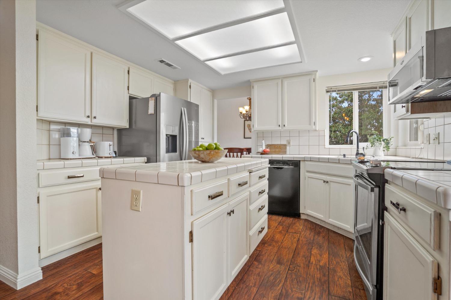 4005 Santa Maria Place