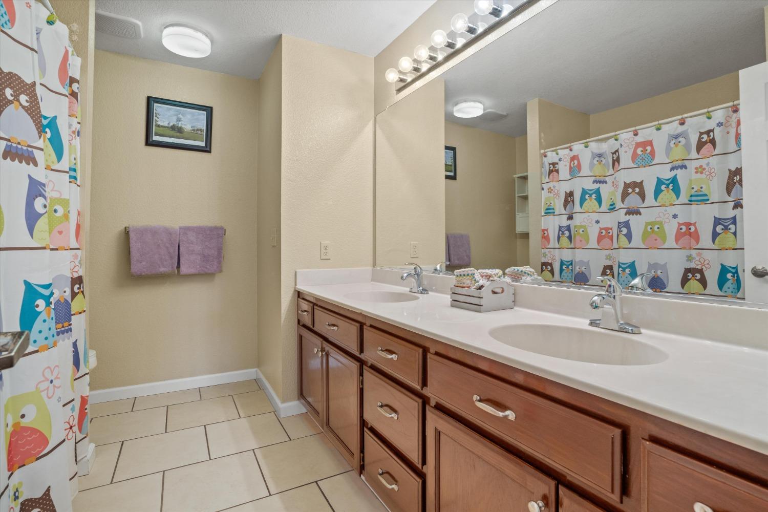 4005 Santa Maria Place