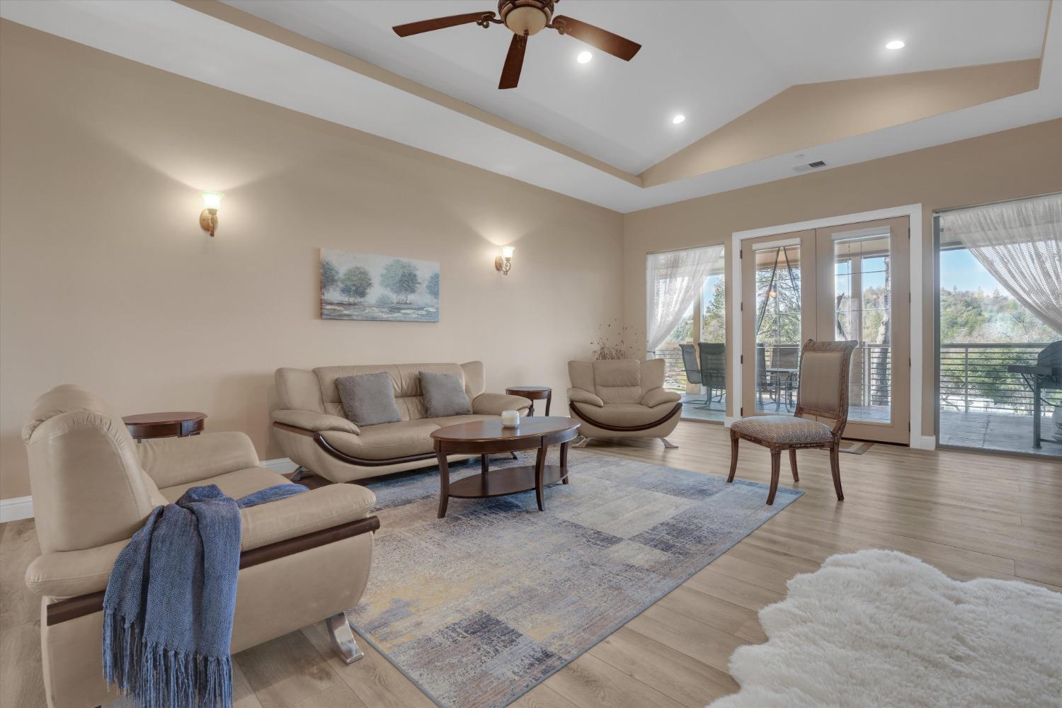 19294 Oak Grove Circle