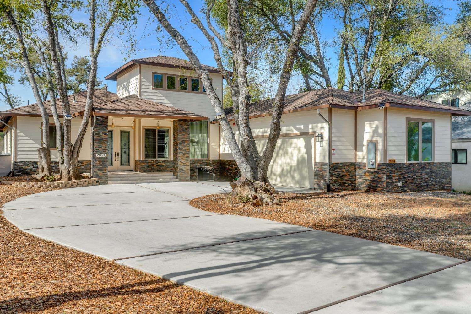 19294 Oak Grove Circle