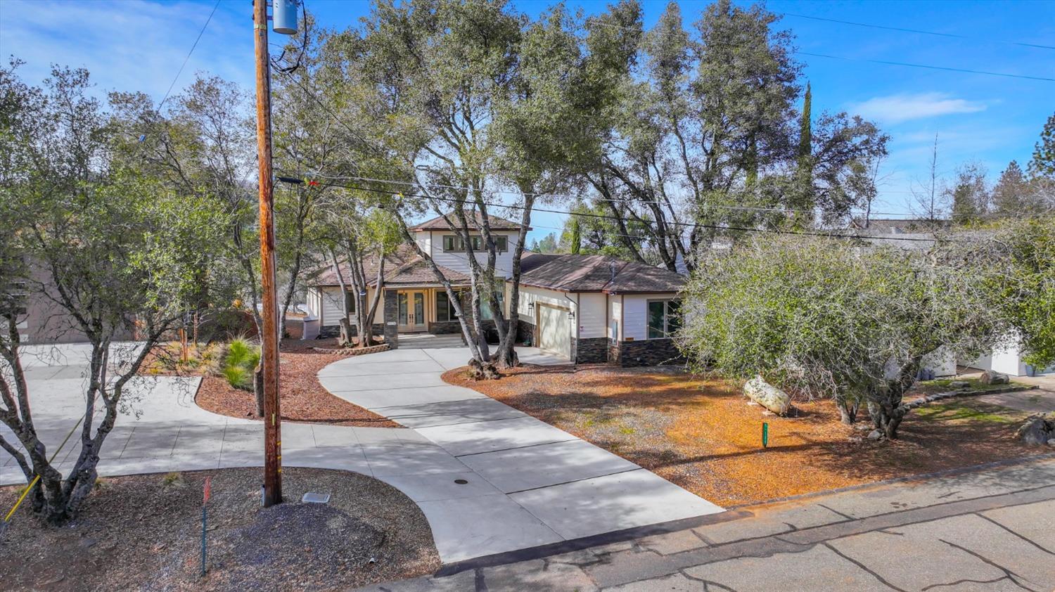 19294 Oak Grove Circle