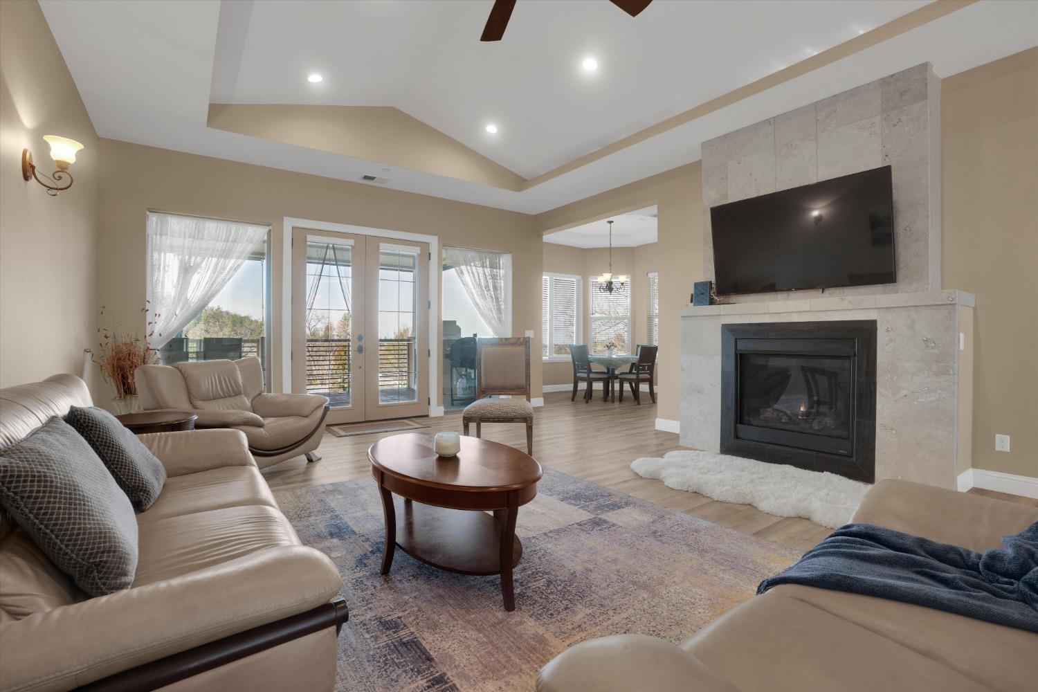 19294 Oak Grove Circle