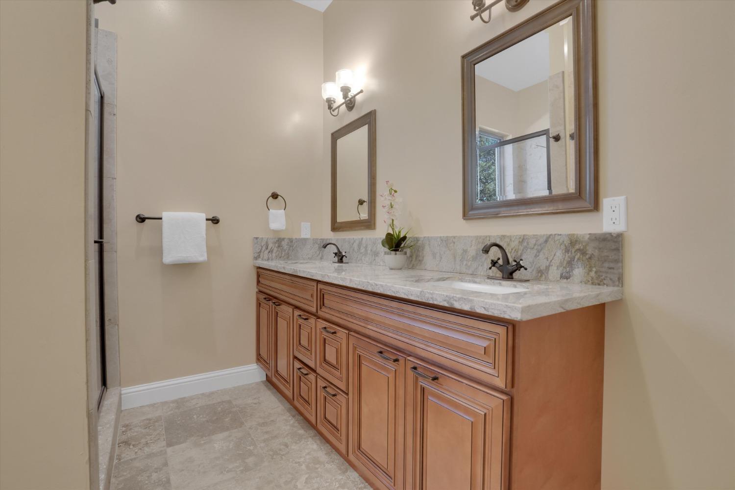 19294 Oak Grove Circle