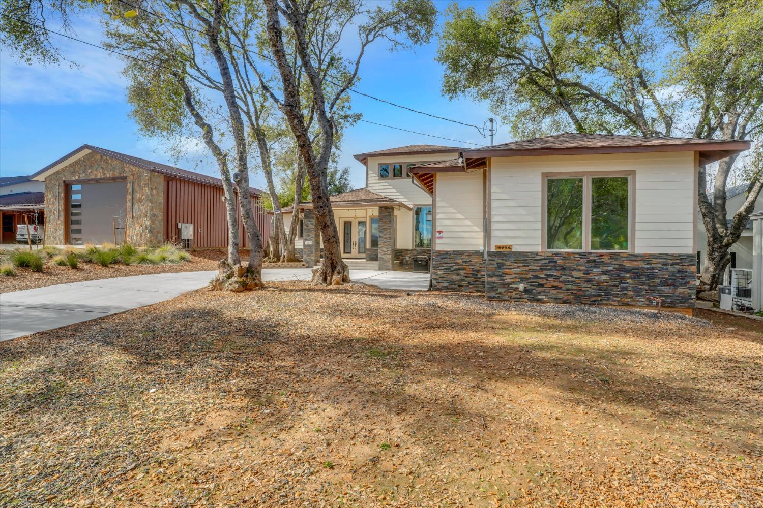 19294 Oak Grove Circle