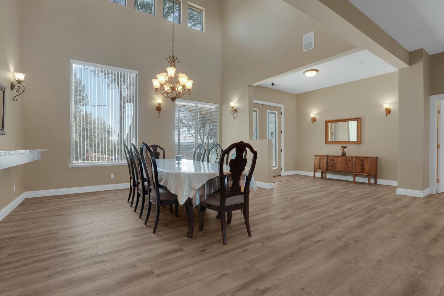 19294 Oak Grove Circle