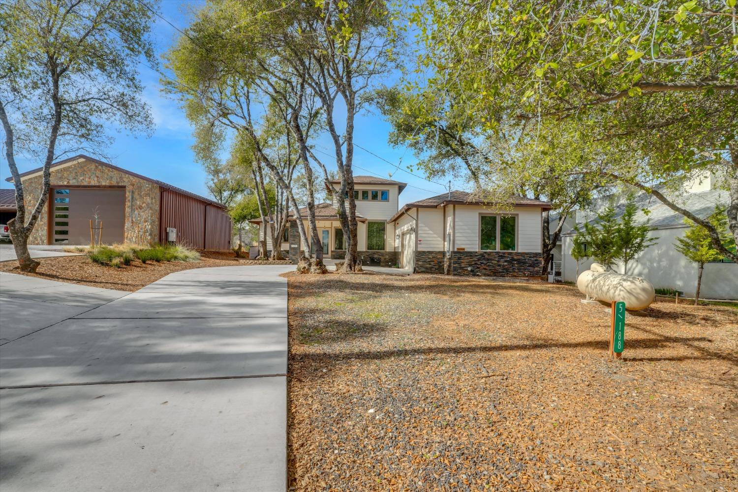 19294 Oak Grove Circle