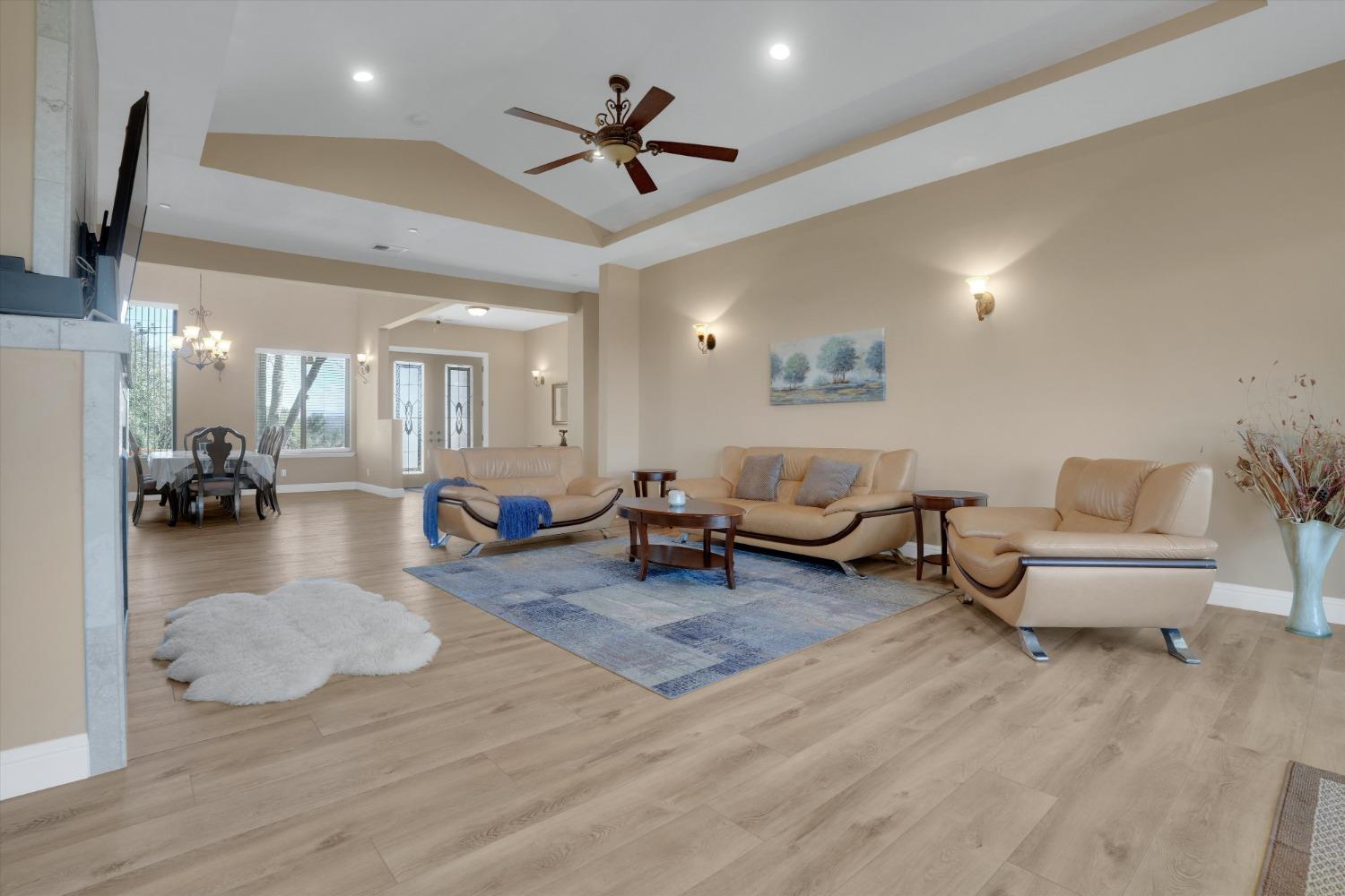 19294 Oak Grove Circle