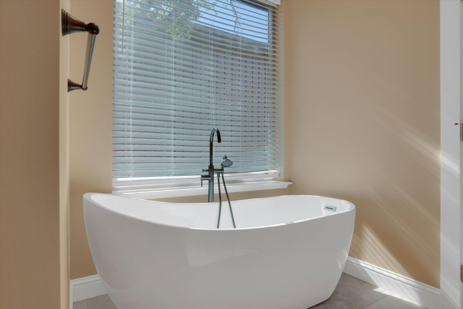 19294 Oak Grove Circle