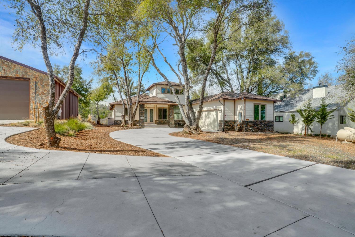 19294 Oak Grove Circle