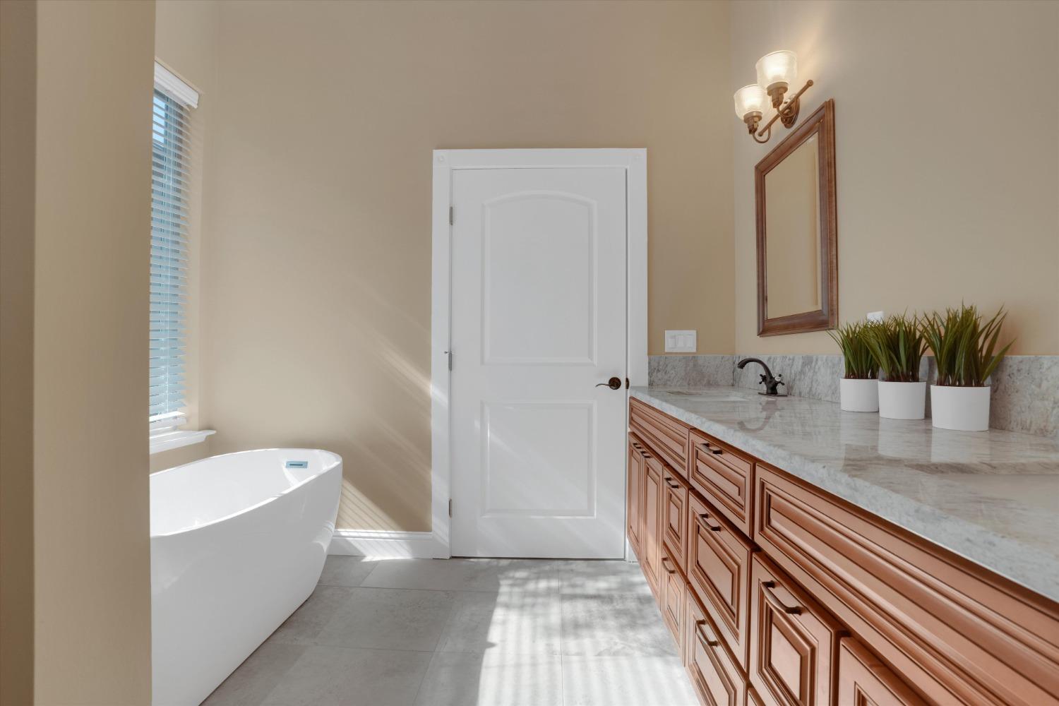 19294 Oak Grove Circle