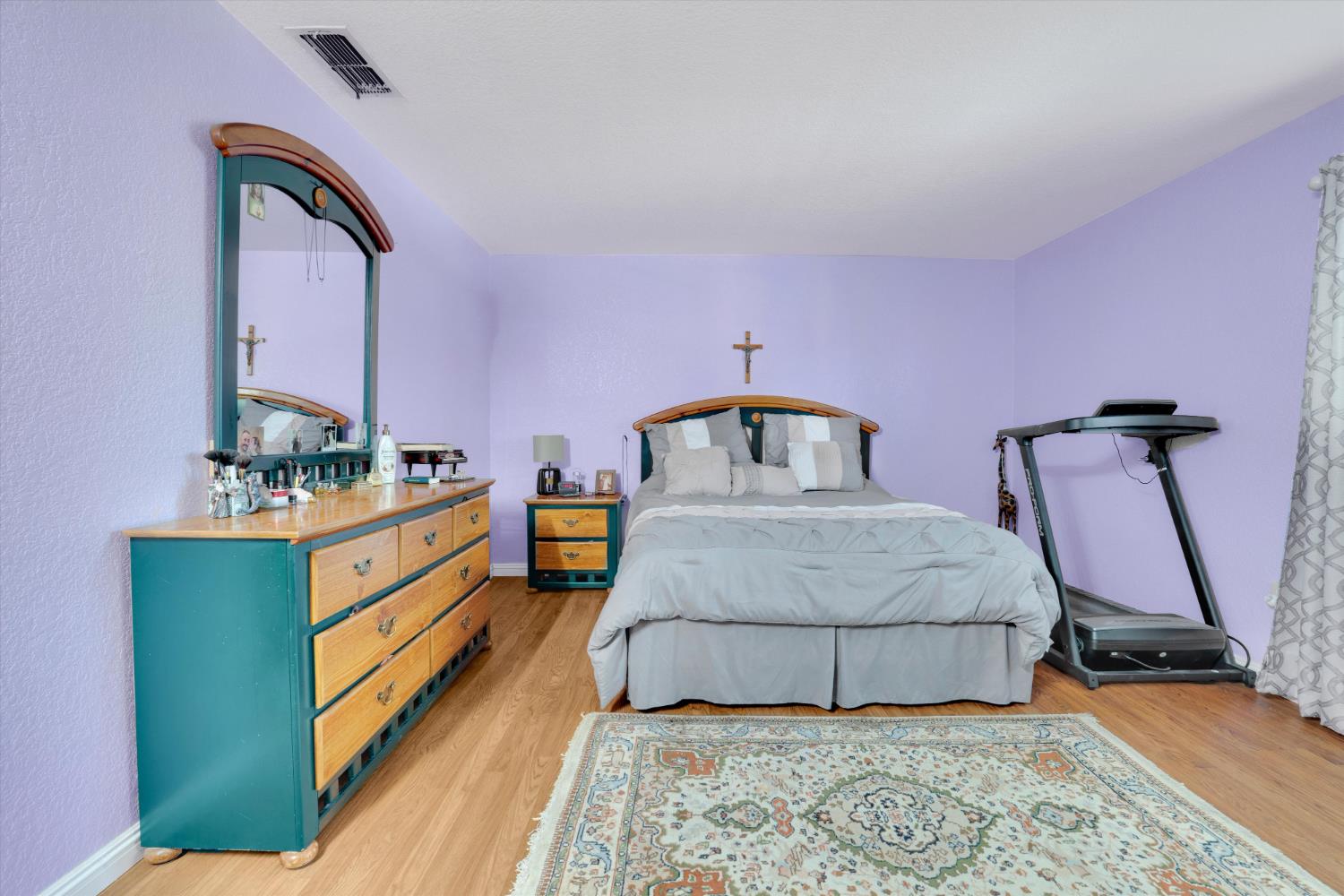 1125 W Tuolumne Road