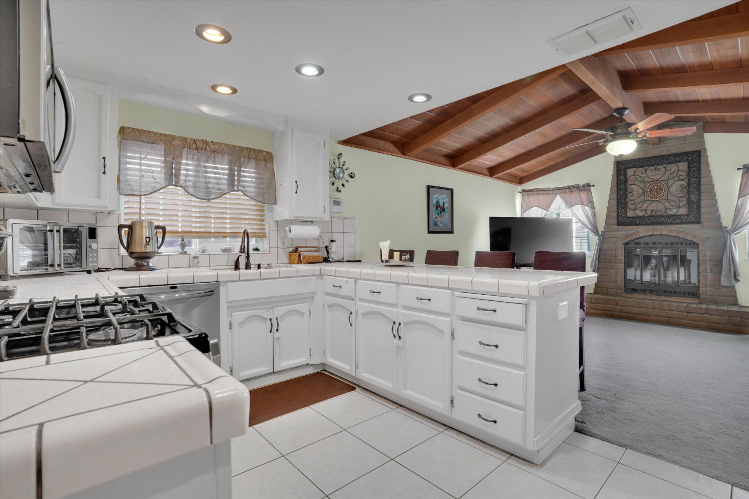 1125 W Tuolumne Road