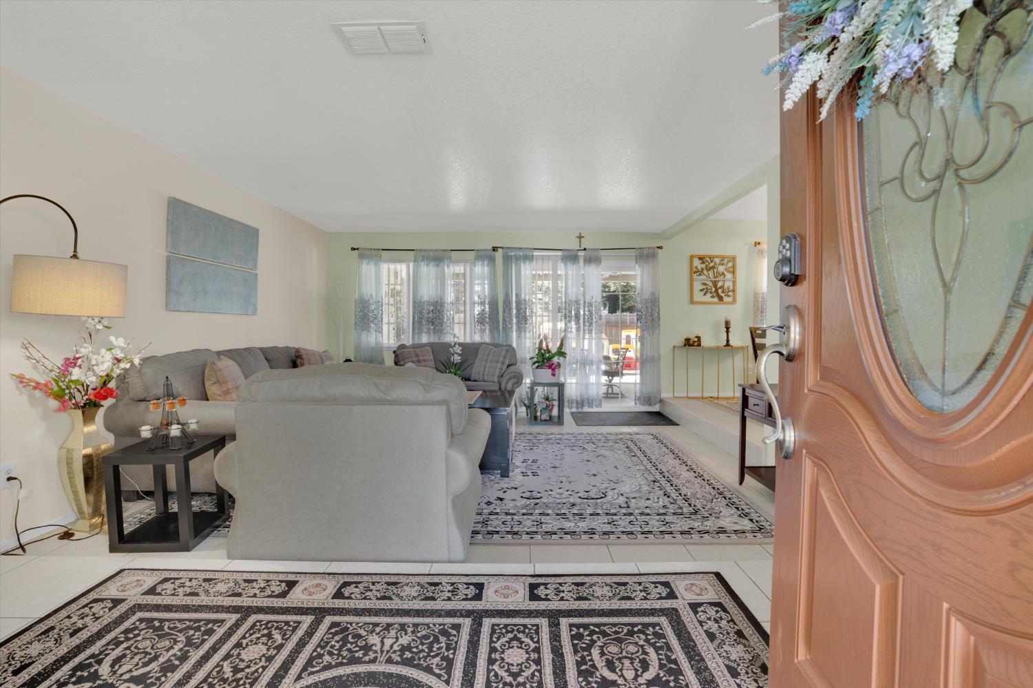 1125 W Tuolumne Road