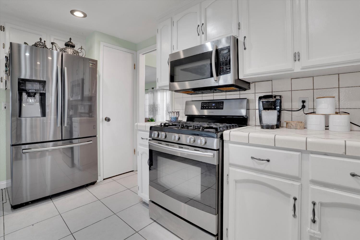 1125 W Tuolumne Road