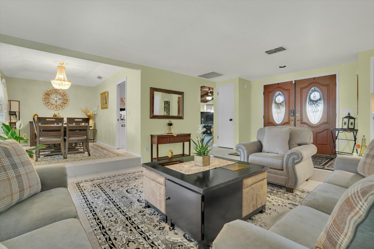 1125 W Tuolumne Road