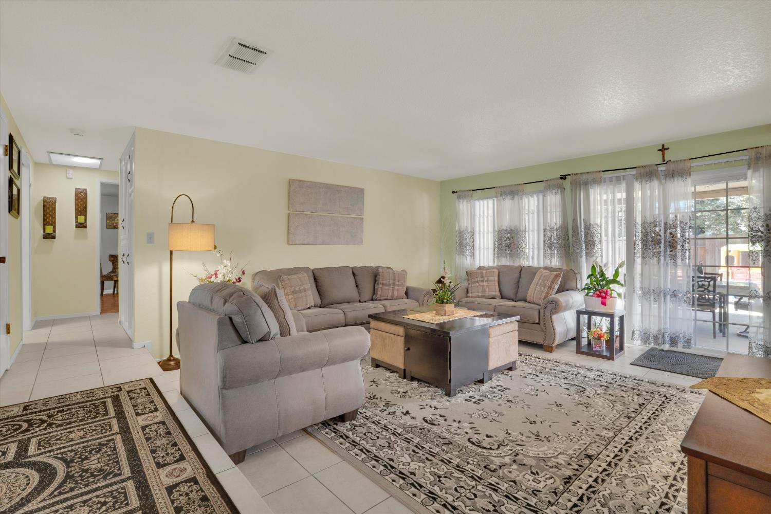 1125 W Tuolumne Road