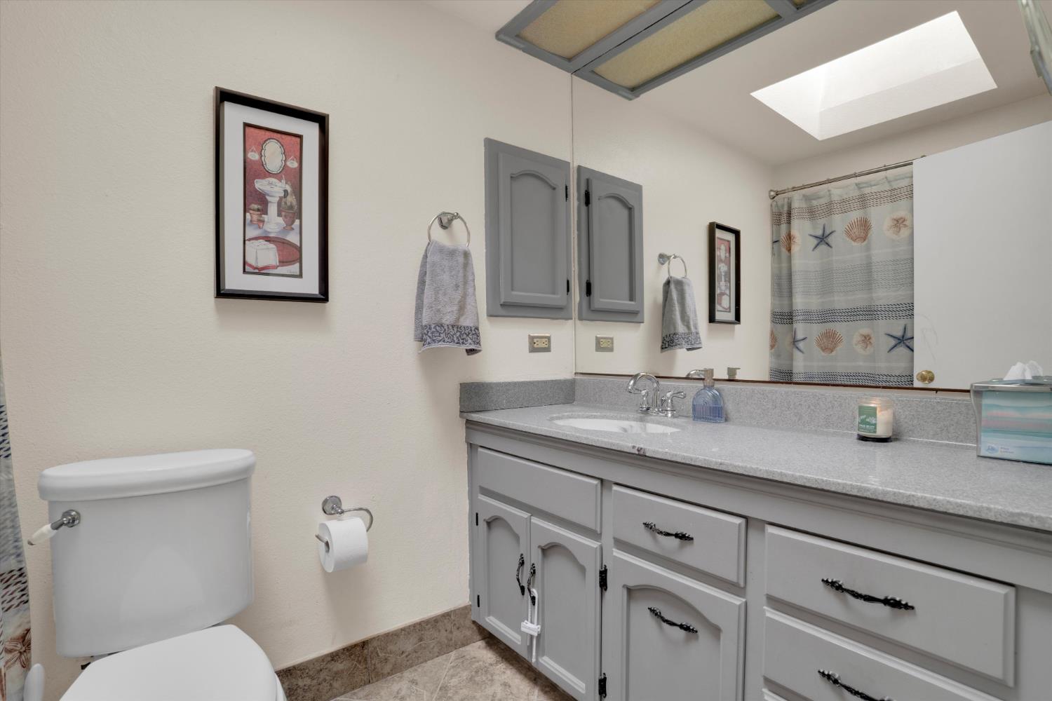 1125 W Tuolumne Road