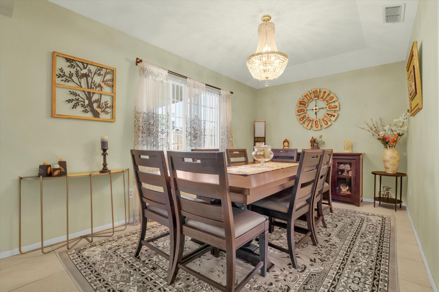 1125 W Tuolumne Road