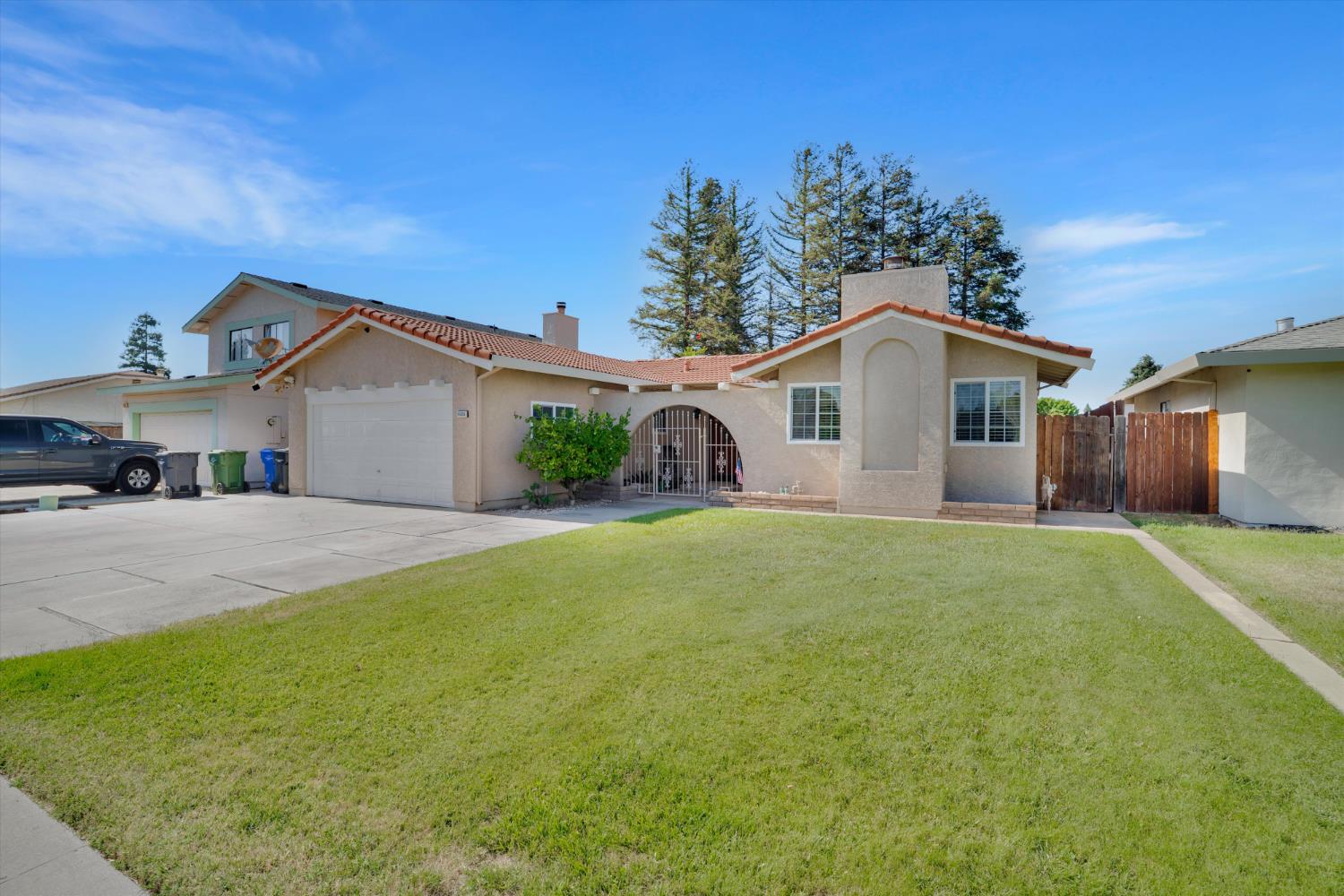 1125 W Tuolumne Road