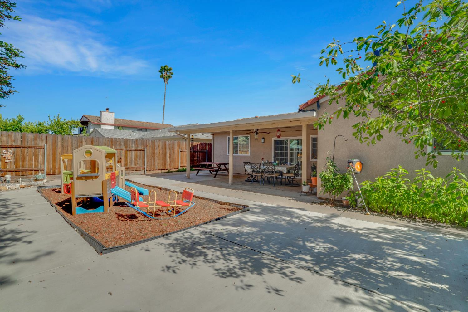 1125 W Tuolumne Road