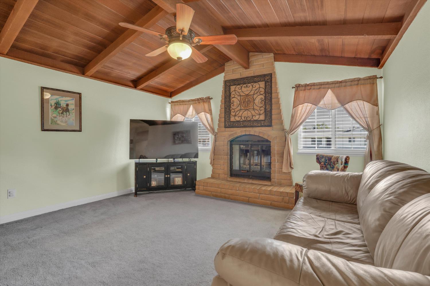 1125 W Tuolumne Road