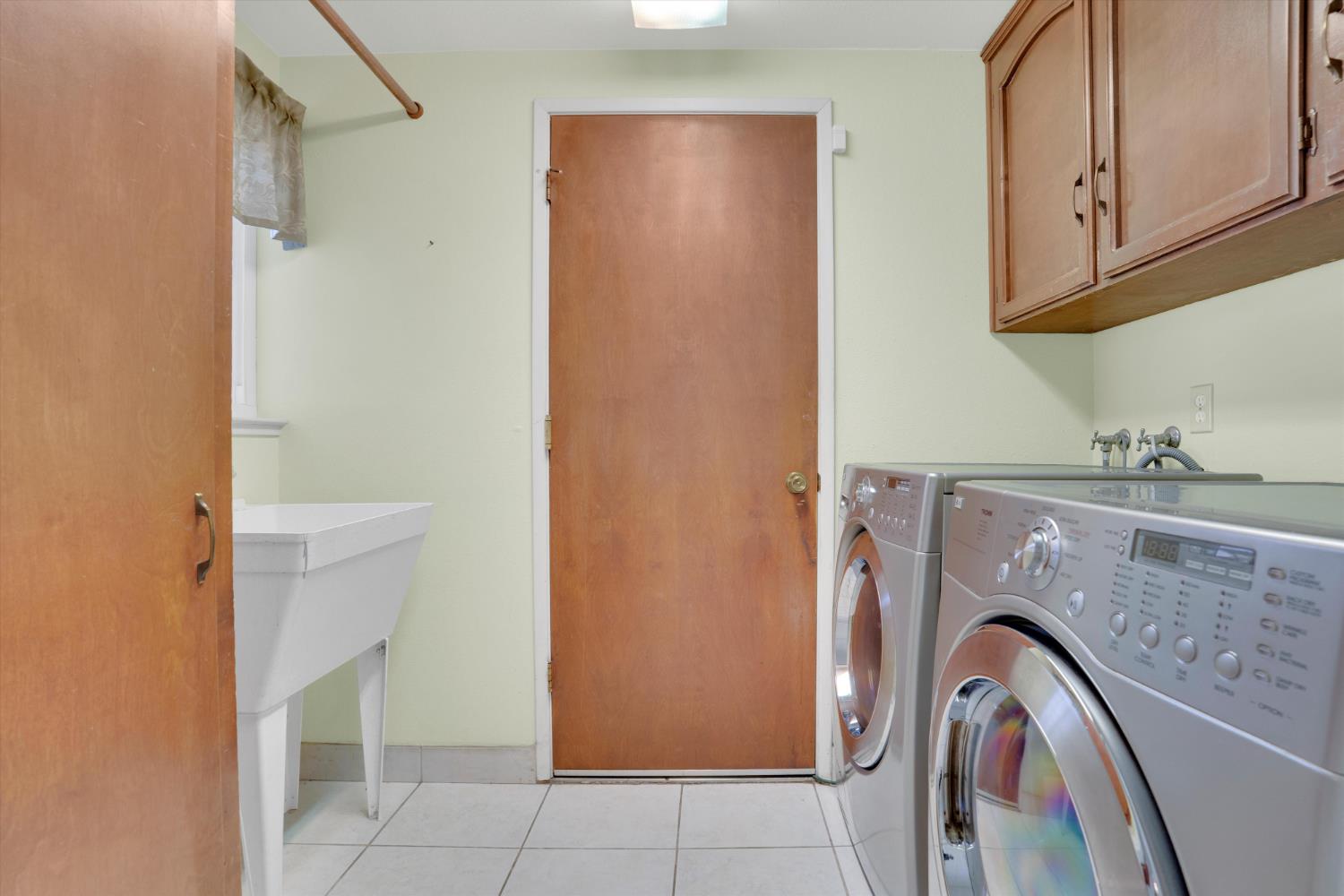 1125 W Tuolumne Road