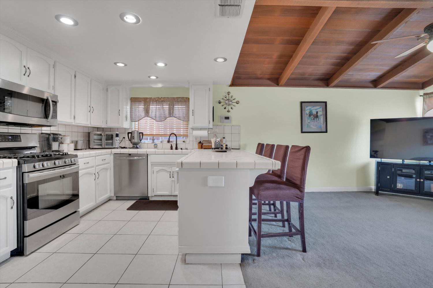 1125 W Tuolumne Road