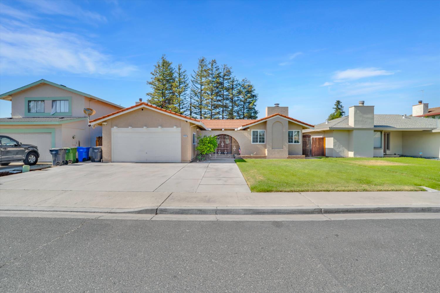 1125 W Tuolumne Road