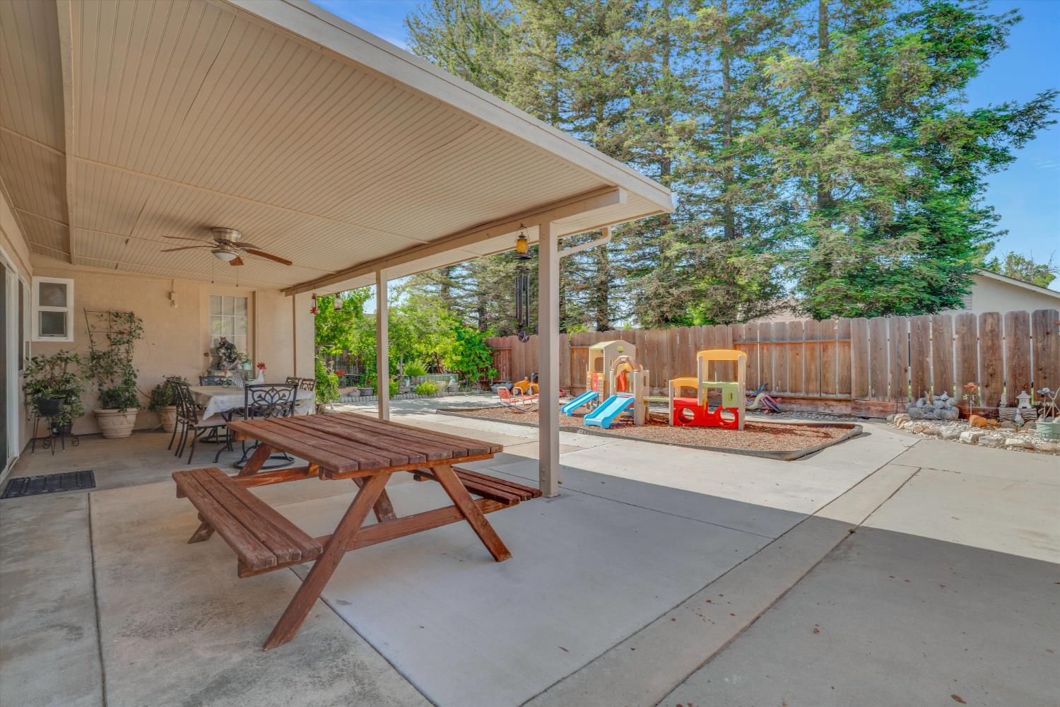 1125 W Tuolumne Road