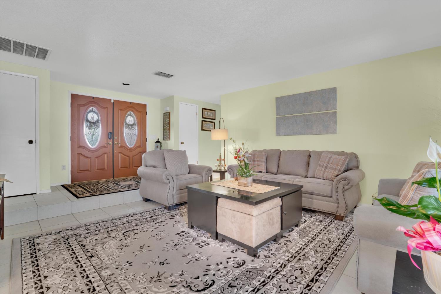 1125 W Tuolumne Road