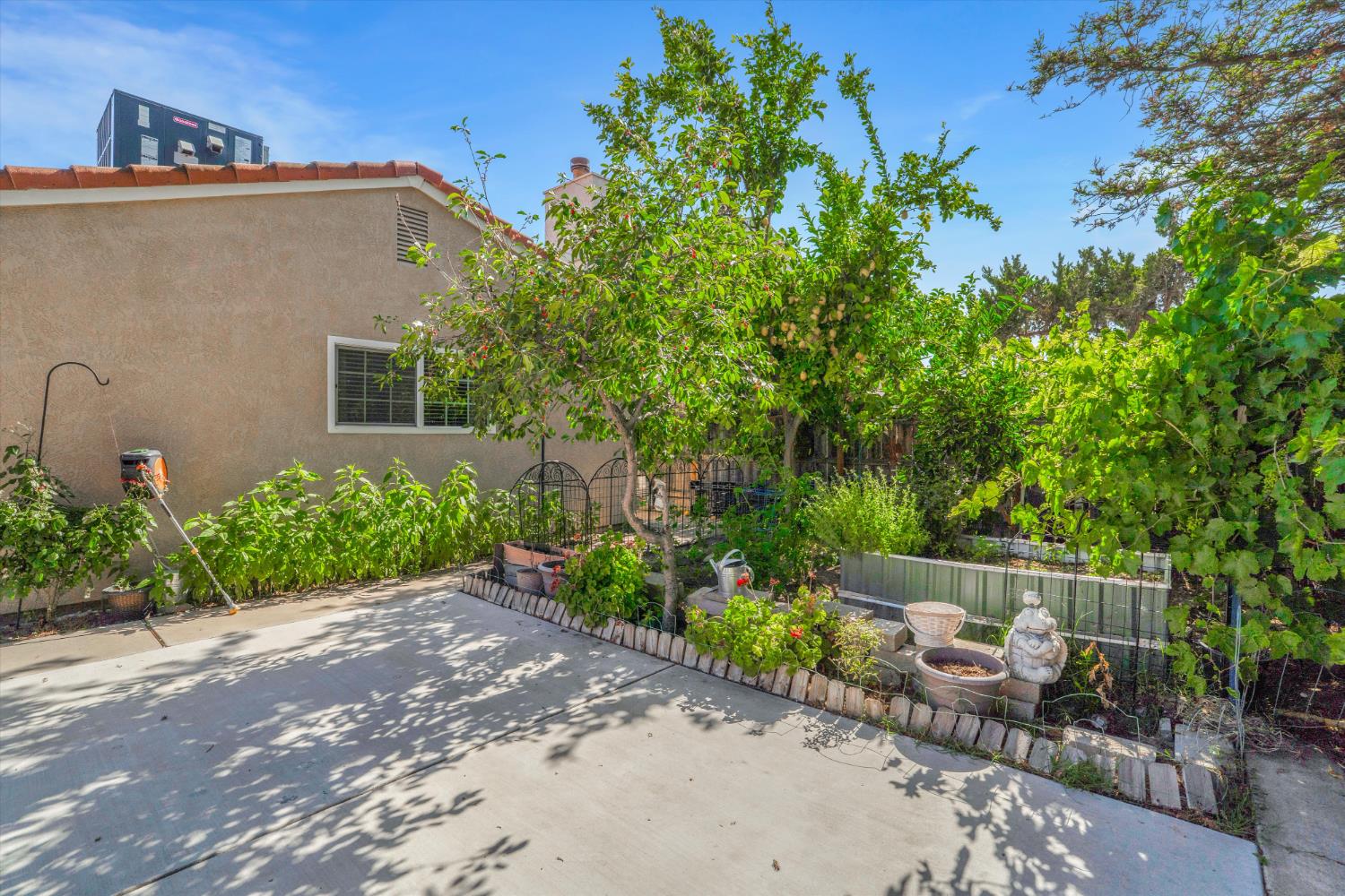 1125 W Tuolumne Road