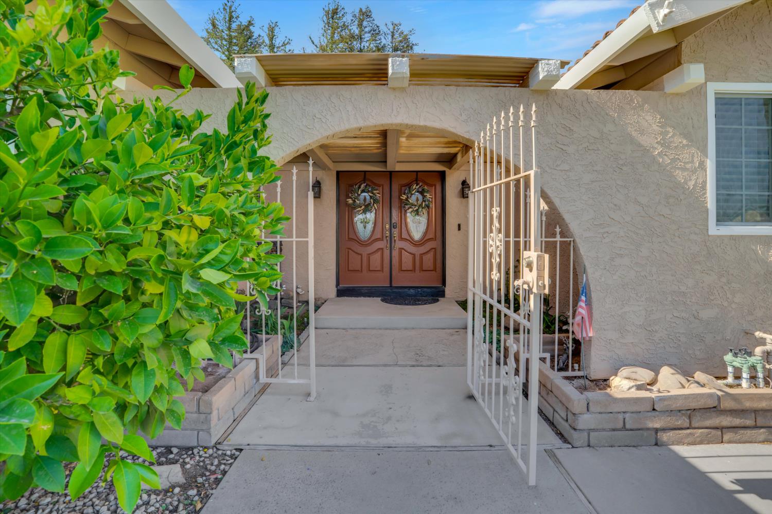 1125 W Tuolumne Road