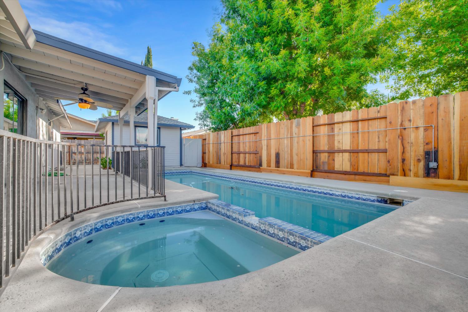 842 Lazarine Court