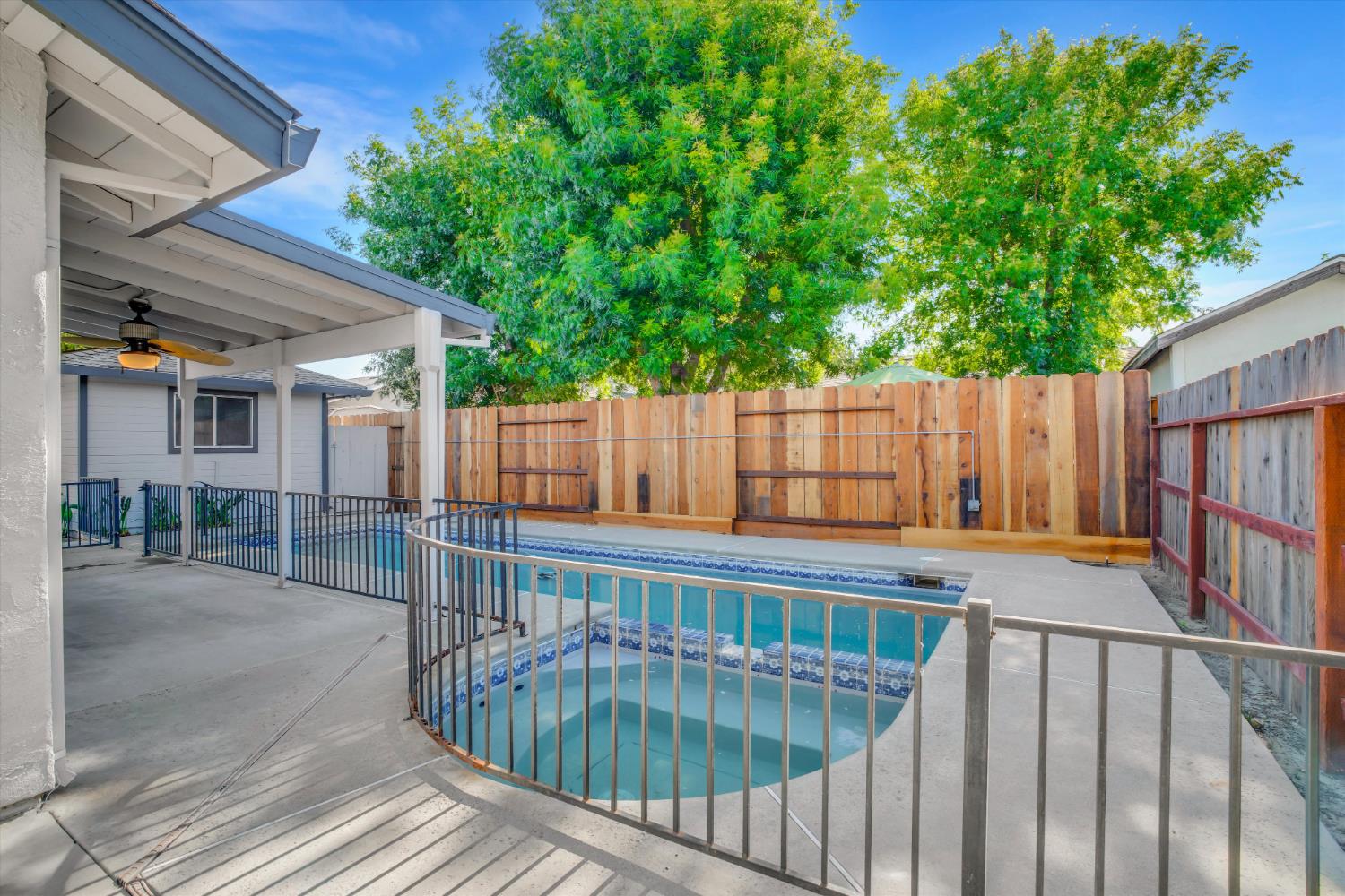 842 Lazarine Court