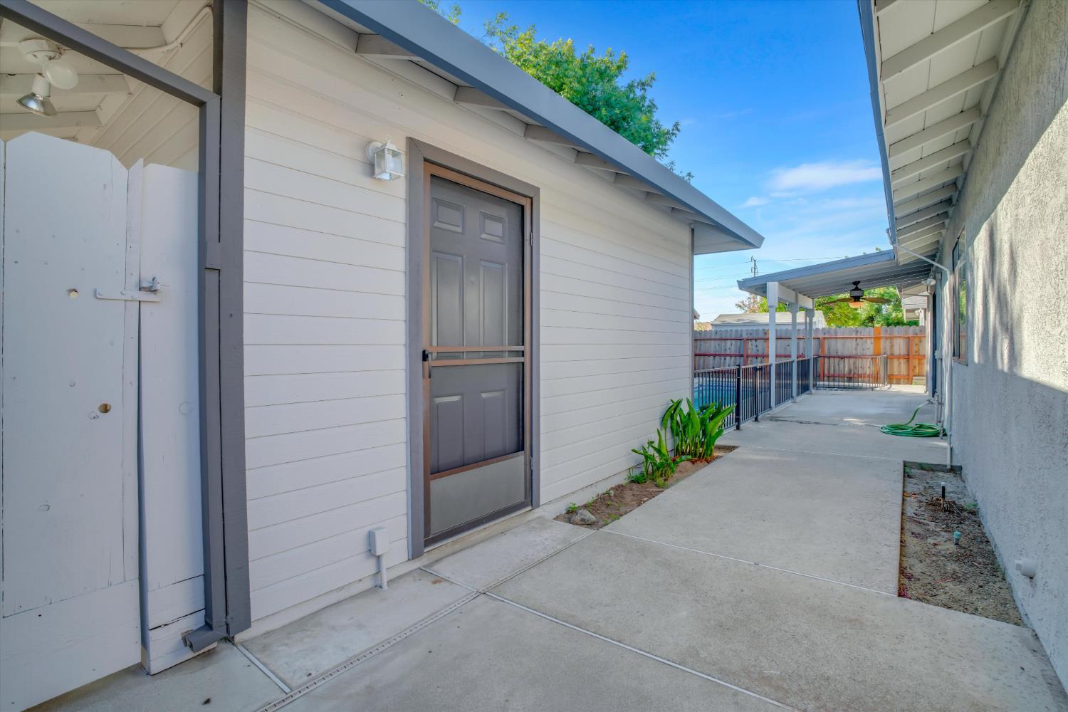 842 Lazarine Court