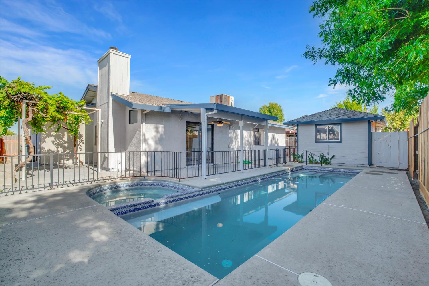 842 Lazarine Court