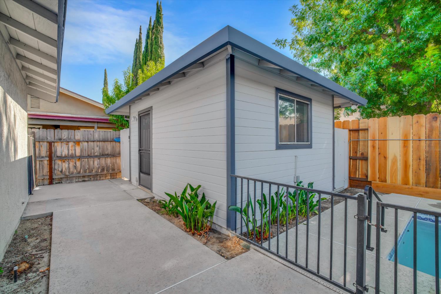 842 Lazarine Court
