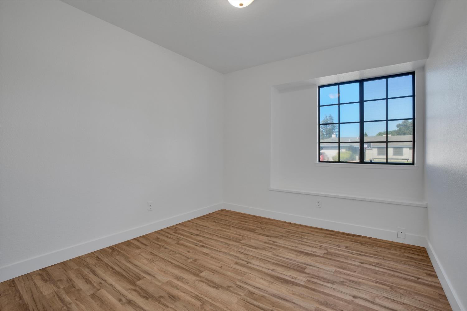 842 Lazarine Court