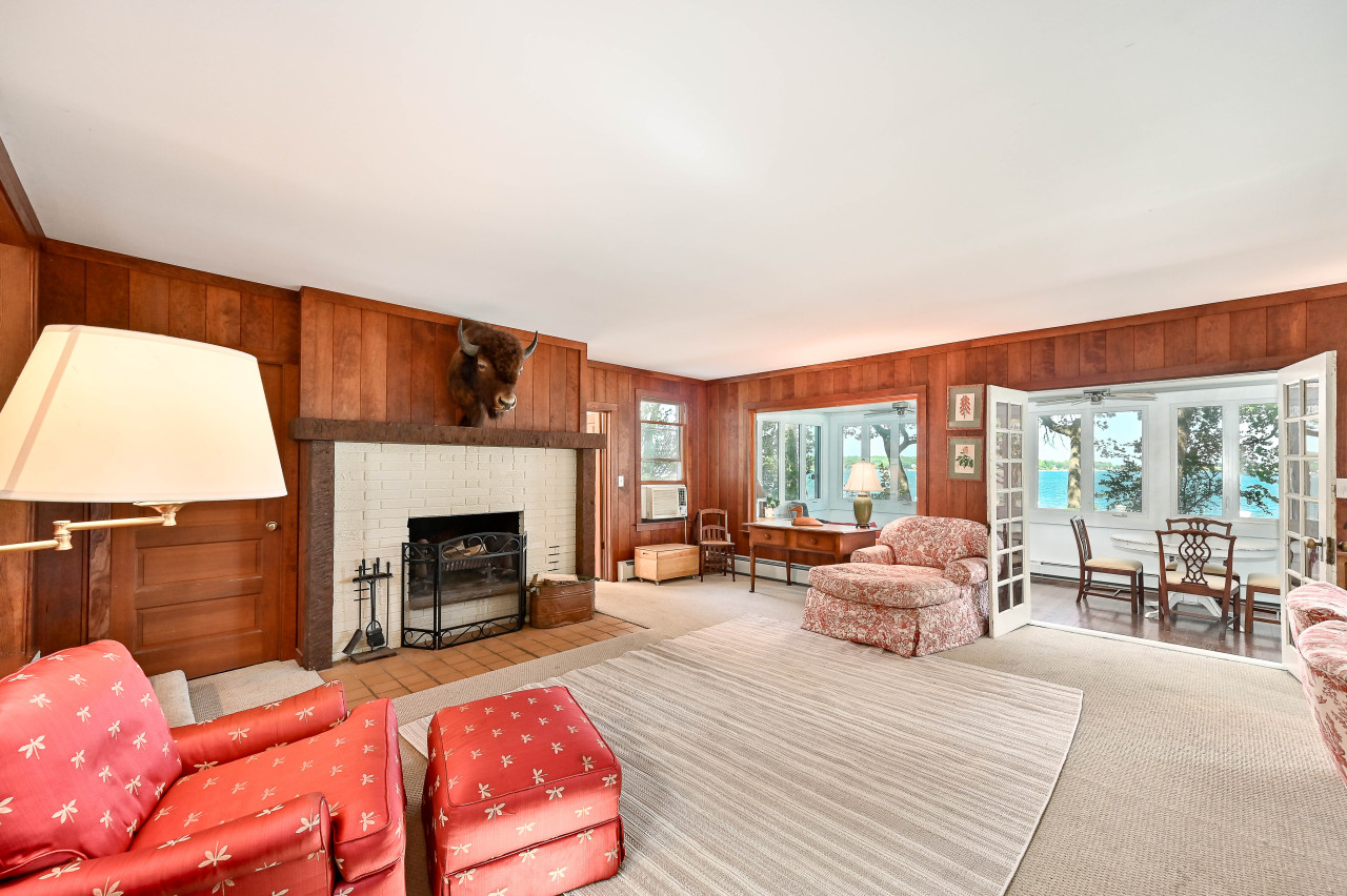 2225 South Shore Dr