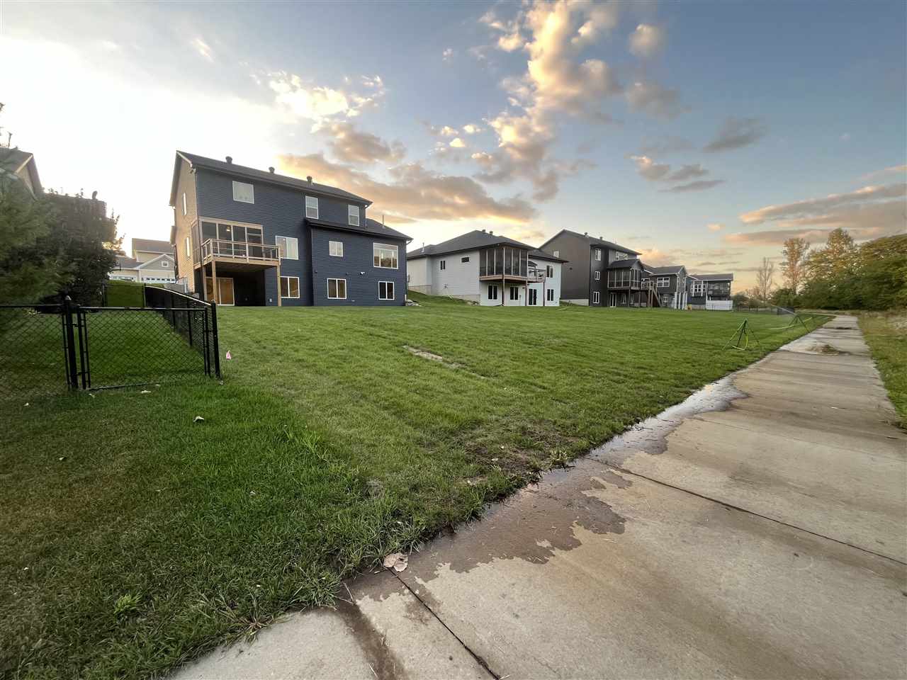 218 Colchester Dr