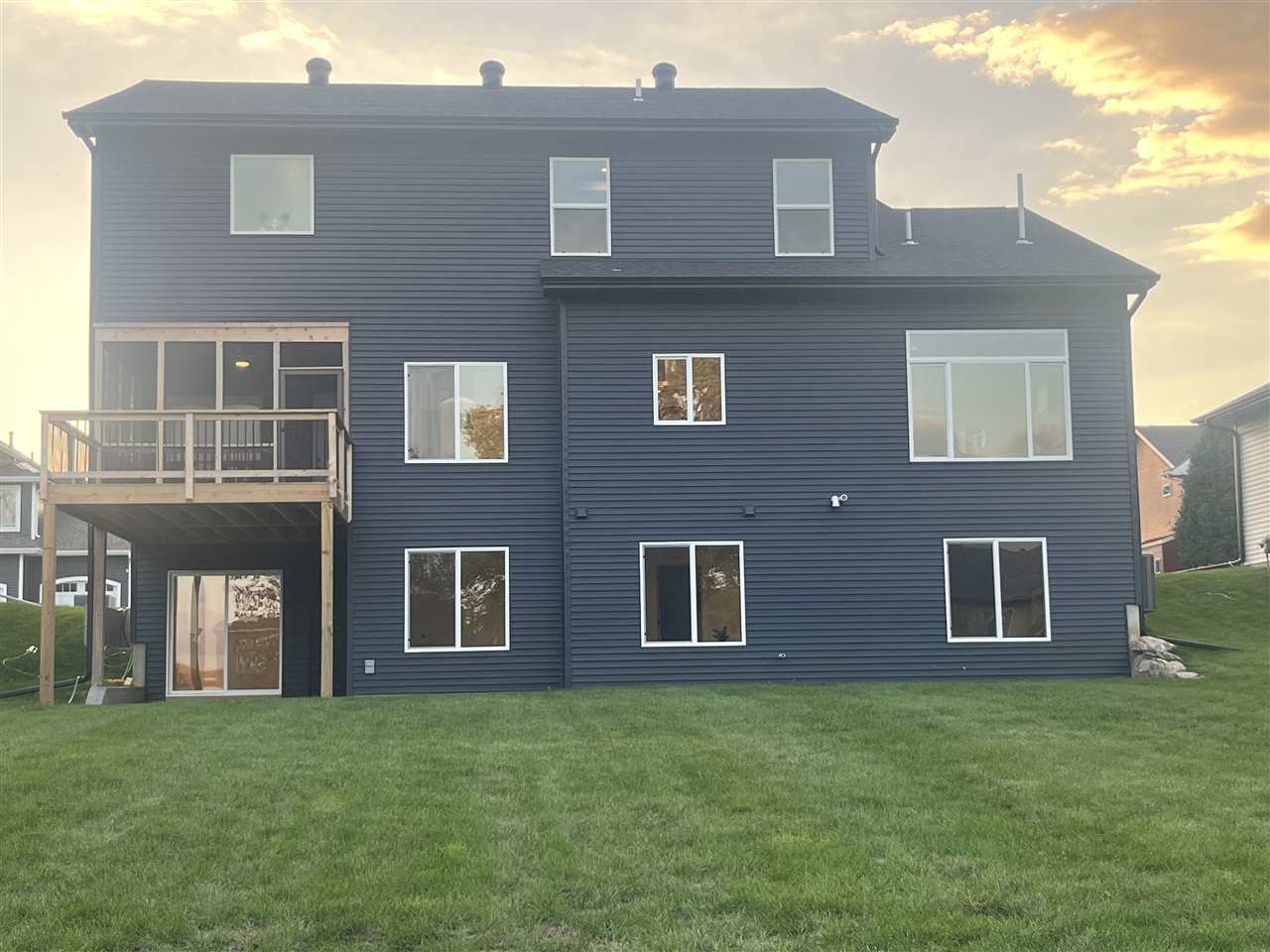 218 Colchester Dr