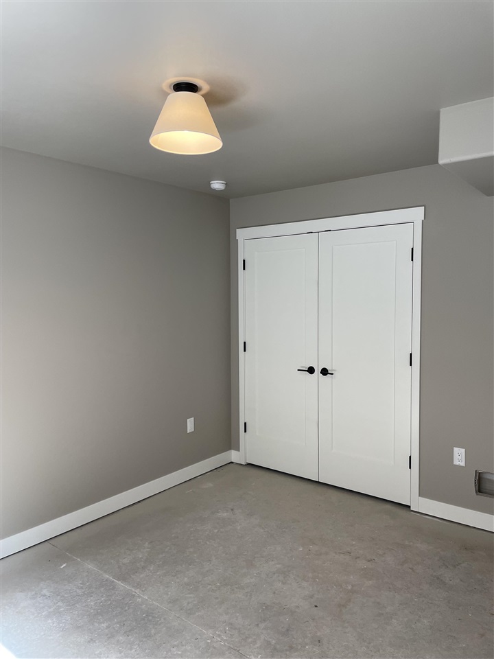 164 Huntington Dr