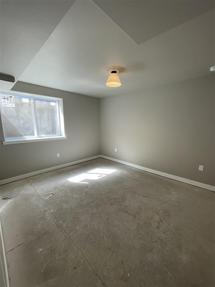 164 Huntington Dr