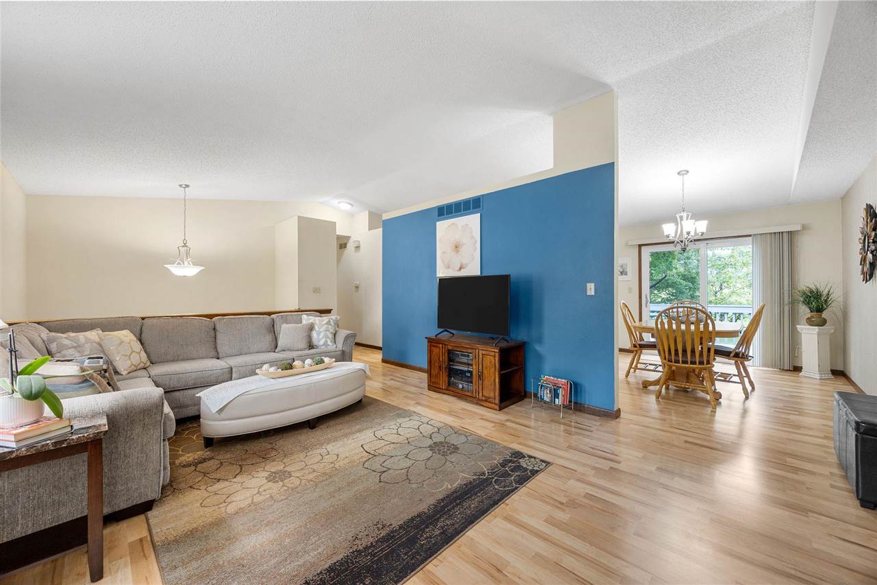 305 N Mount Vernon Dr