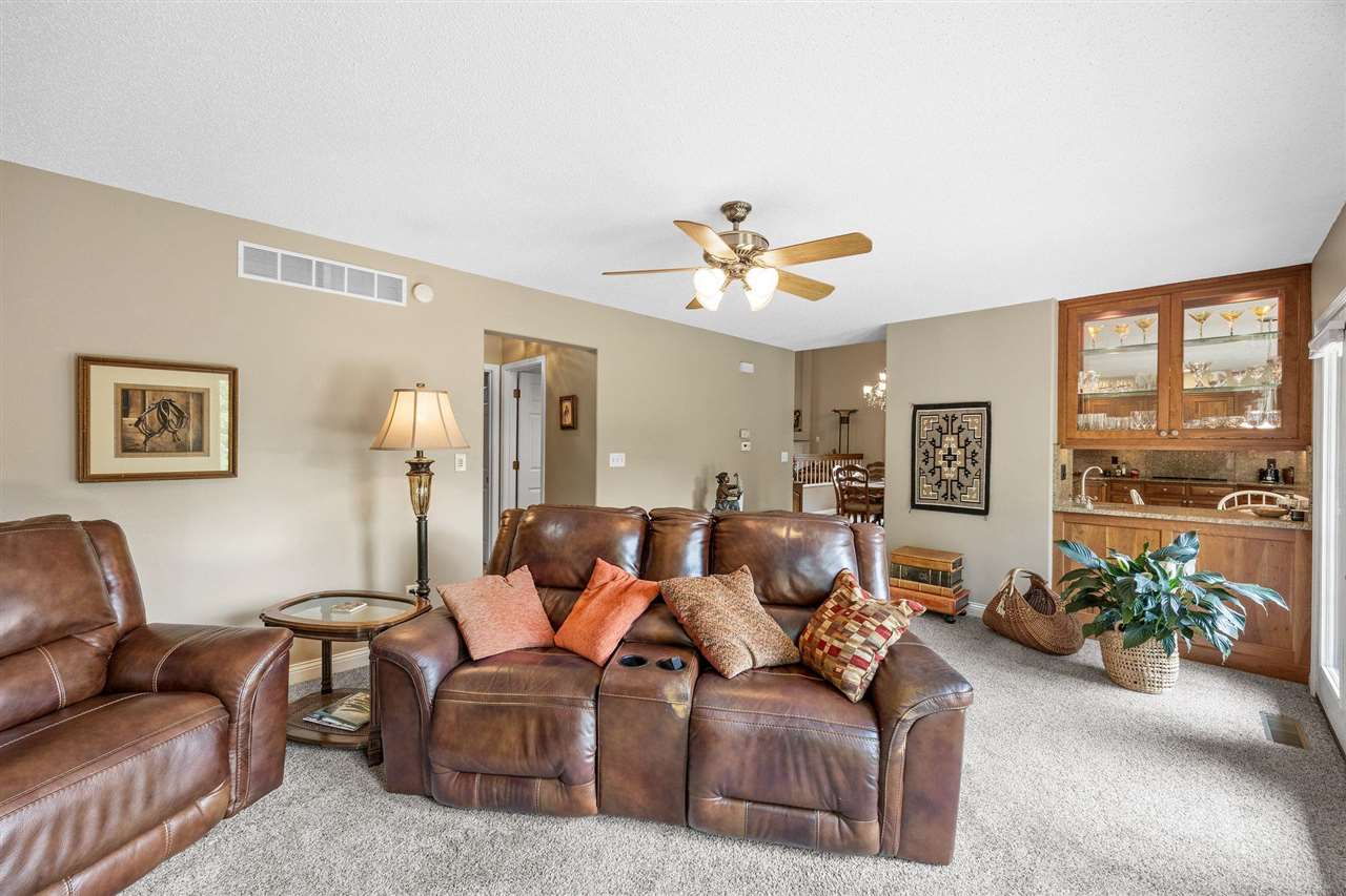13 South View Dr NE