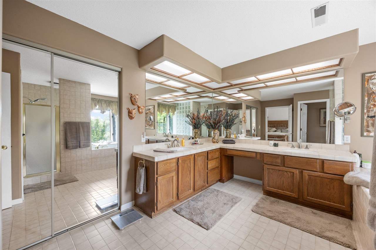 13 South View Dr NE