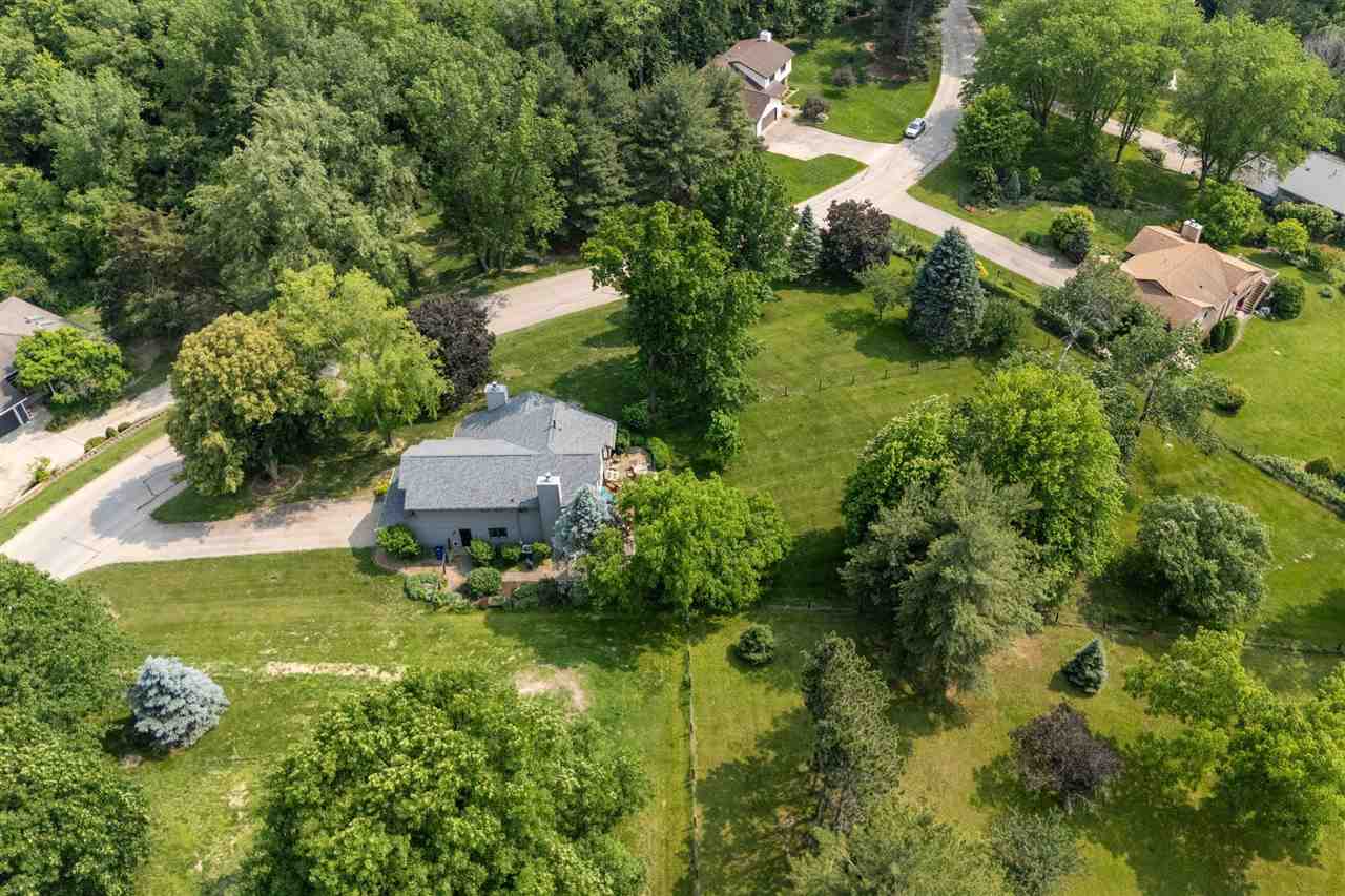 13 South View Dr NE