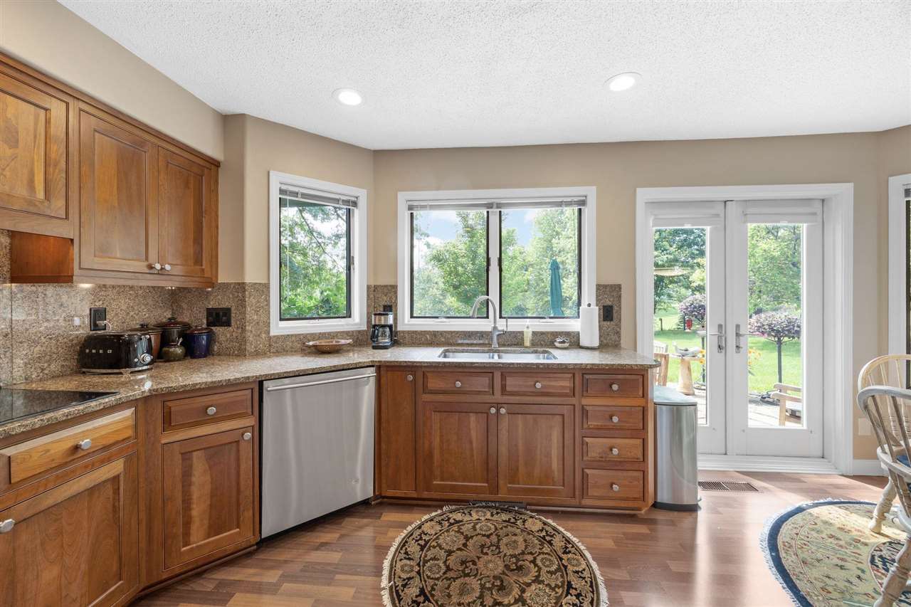 13 South View Dr NE